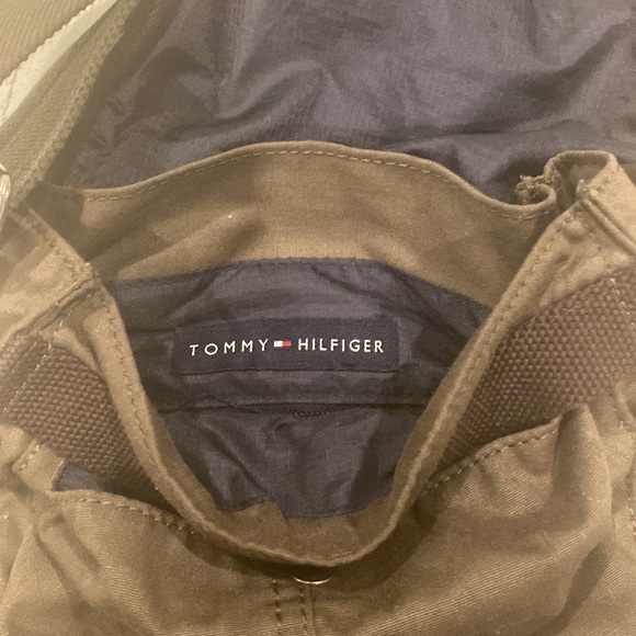 Tommy Hilfiger crossbody messenger bag. - Picture 5 of 8